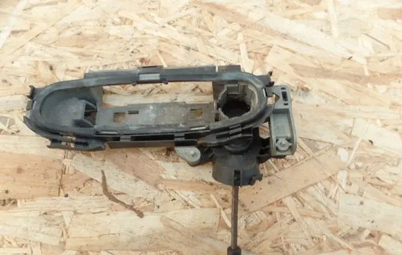Audi A4 S4 B6 8E 8H Front door exterior handle/bracket 8H1837885A