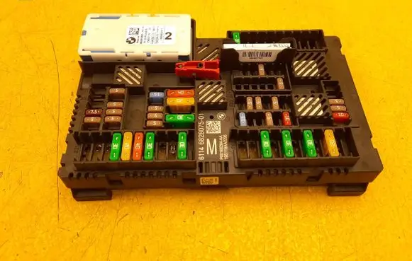 BMW X3 G01 Fuse module 6828075