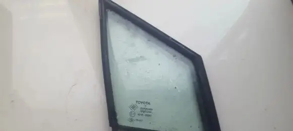 Toyota Corolla Verso AR10 Front door vent window glass four-door 682150F010 68215-0F010