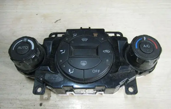 Ford Fiesta Climate control unit 8A6T18C612BG