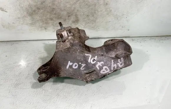 Audi A4 S4 B7 8E 8H Engine mounting bracket 8e0199352f