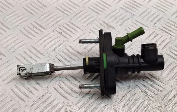 Toyota Avensis T270 Clutch master cylinder 3142002052 3142002051 3142002051A