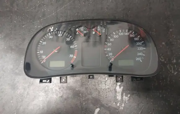 Volkswagen Bora Speedometer (instrument cluster) 1J0919881B