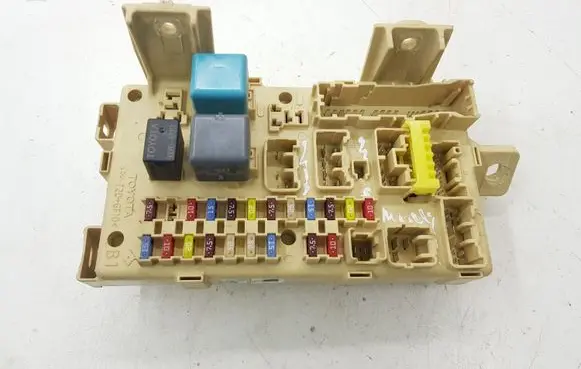 Toyota Avensis T250 Fuse module 3100720290