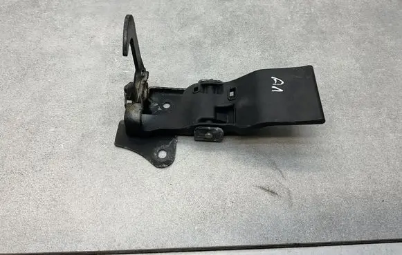 Audi A1 Engine bonnet/hood lock/latch loop/hook 8X0823480A