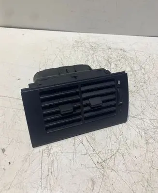 BMW 5 E39 Rear air vent grill 8391182