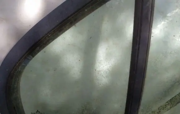 Mitsubishi Carisma Rear vent window glass 