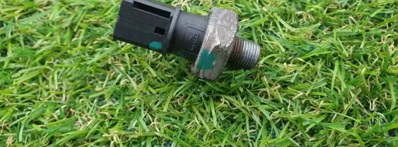 Nissan Note (E11) Oil pressure sensor 111303
