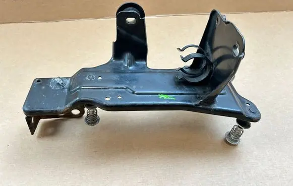 Mercedes-Benz E W213 Pneumatic air compressor holding bracket 