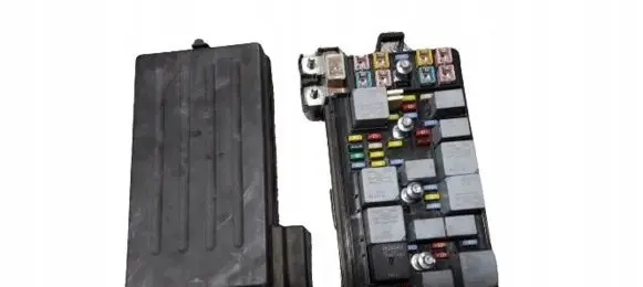 Chevrolet Volt II Fuse box set 96646696