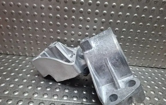 Fiat Doblo Engine mount bracket S27649718 517991100
