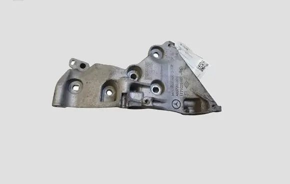 Mercedes-Benz A W176 Generator/alternator bracket A607201009 117107649R