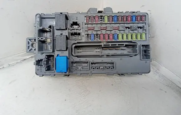 Honda Accord Fuse module TL4E311 080604 GDD10CXGH