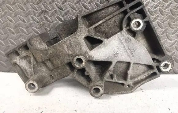 Opel Insignia A Generator/alternator bracket 55562863 532274354