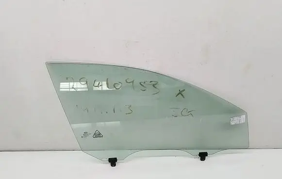 KIA Sportage Front door window glass four-door 824213U000A