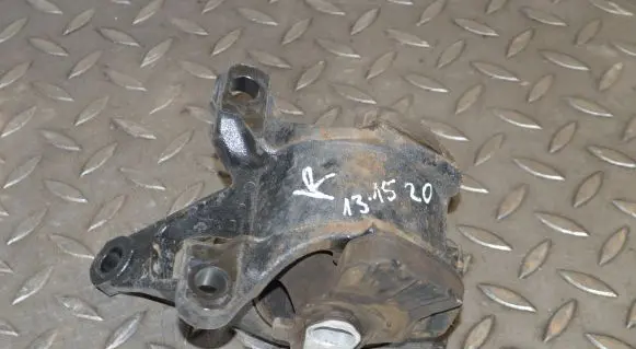 Mazda CX-5 Engine mount bracket