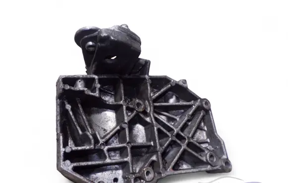 Volkswagen PASSAT B5.5 A/C compressor mount bracket 038260885C