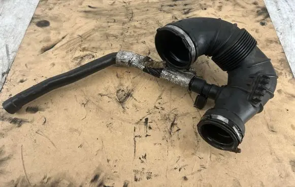 Mercedes-Benz E AMG W210 Turbo air intake inlet pipe/hose A6510900337