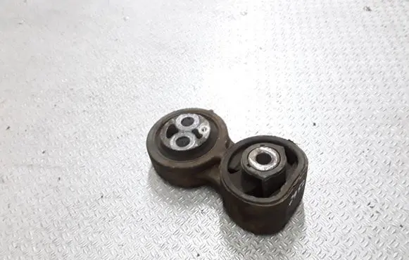 Honda FR-V Engine mount bracket