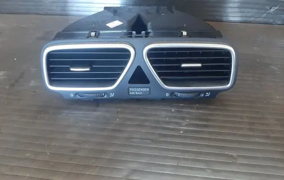 Volkswagen Scirocco Dash center air vent grill 1Q0819735C