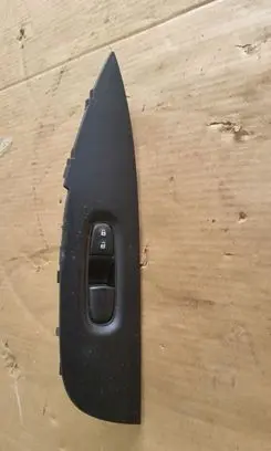 Nissan Qashqai Electric window control switch