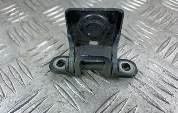 Seat Arona Tailgate/trunk/boot hinge A046575