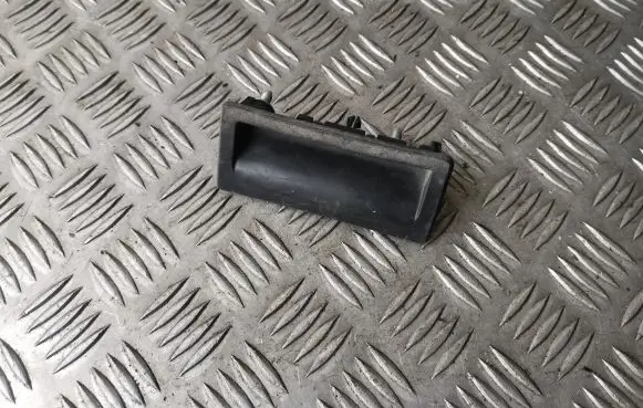 Tailgate opening switch