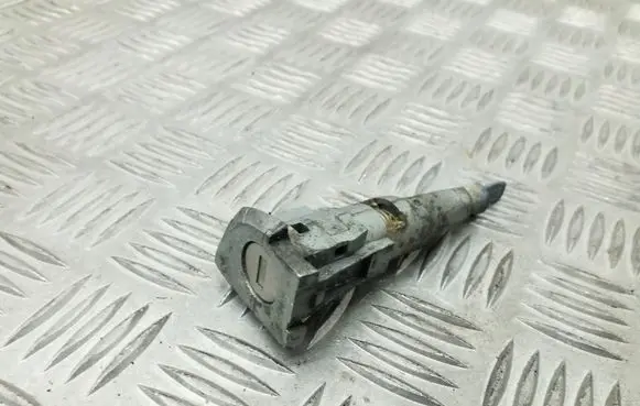 Volkswagen Sharan Front door lock (next to the handle) 7N0837167