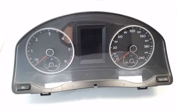 Volkswagen Tiguan Speedometer (instrument cluster) 5N0920872A