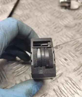 Headlight level height control switch