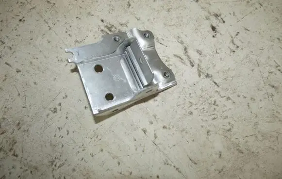 BMW 5 F10 F11 Radiator mount bracket 7186514