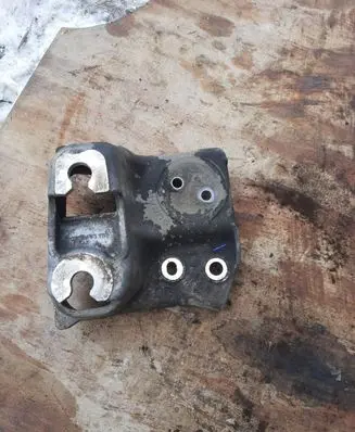 Subaru Outback Engine mounting bracket 1004193109