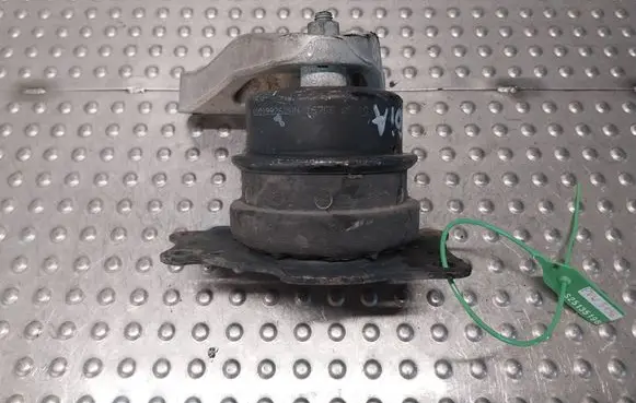 Engine mount vacuum valve