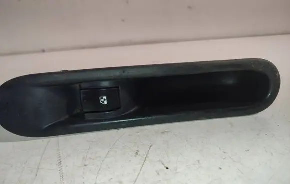 Renault Espace - Grand espace IV Electric window control switch 31144M