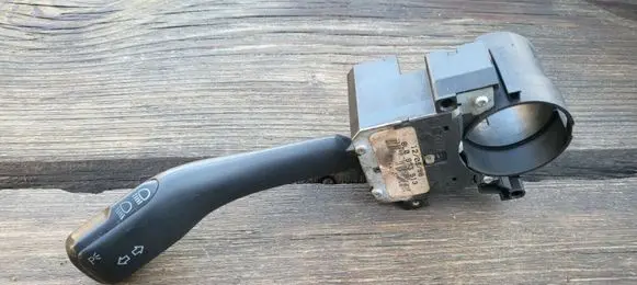 Volkswagen Golf IV Indicator stalk 8L0953513
