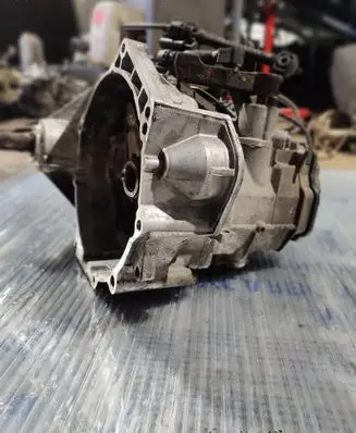 Manual 5 speed gearbox