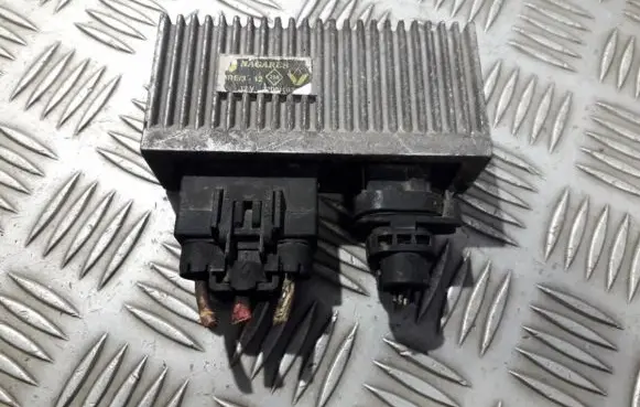 Coolant fan relay