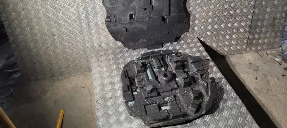 BMW 5 E60 E61 Tool box 6916989 52758211 527582