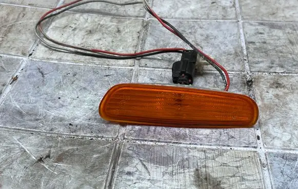 Volvo S40, V40 Front fender indicator light 30613665