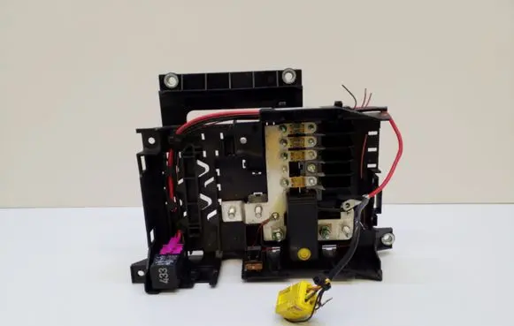 Volkswagen Touareg I Fuse module 7L0937548