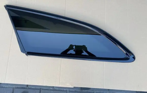 Rear side window