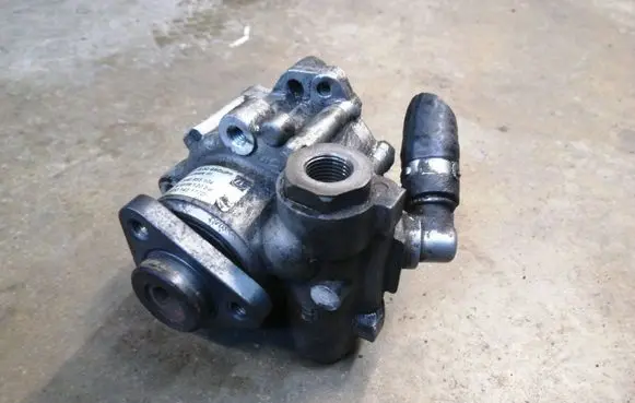 Audi A4 S4 B5 8D Power steering pump 8D0145177D