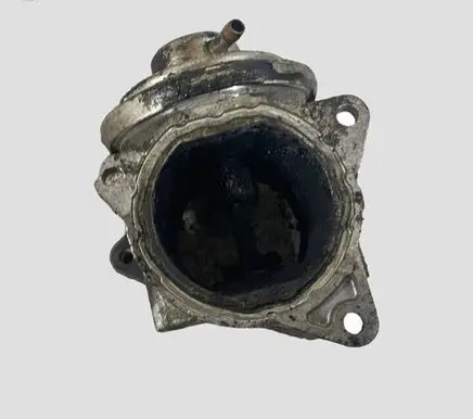 Volkswagen Golf V EGR valve 038129637D