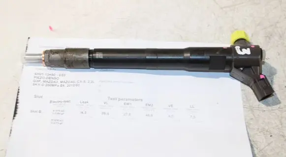 Mazda CX-5 Fuel injector SH0113H50