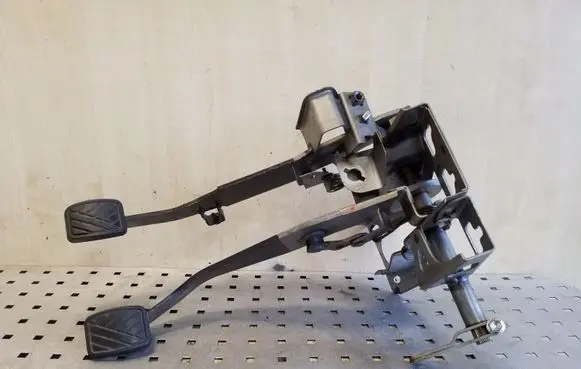 Suzuki Grand Vitara II Pedal assembly 