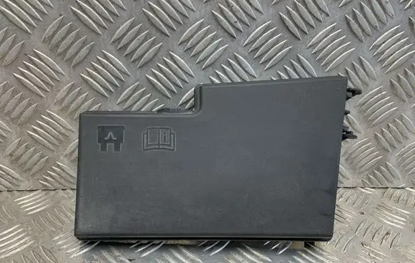 Volvo V50 Fuse box cover 30728348