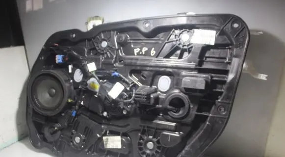 Front window lifting mechanism without motor