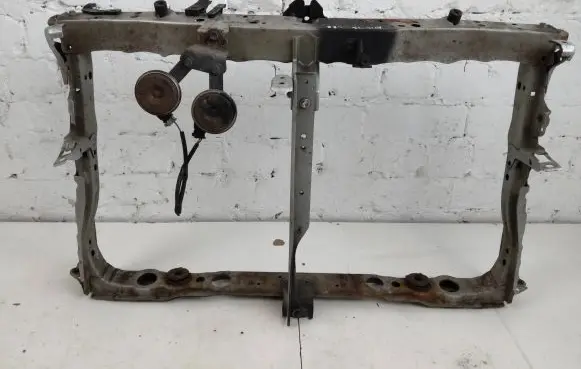 Toyota Avensis T270 Radiator support slam panel