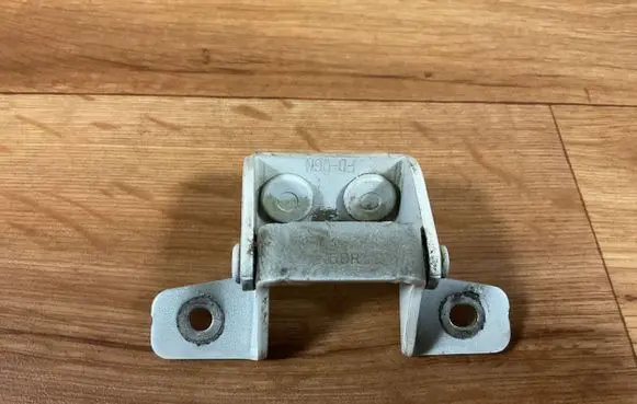 Hyundai i30 Tailgate/trunk/boot hinge 
