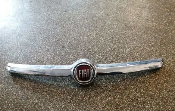 Fiat 500L Front bumper upper radiator grill 735525816